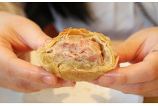 中秋節(jié)已過(guò),看魔都食品店如何將鮮肉月餅打造成排隊(duì)2小時(shí)盛景!